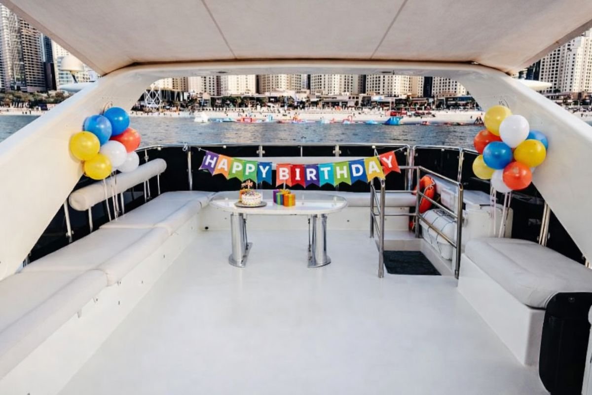 82 ft Paradise Yacht Jacuzzi Birthday Dubai Seating