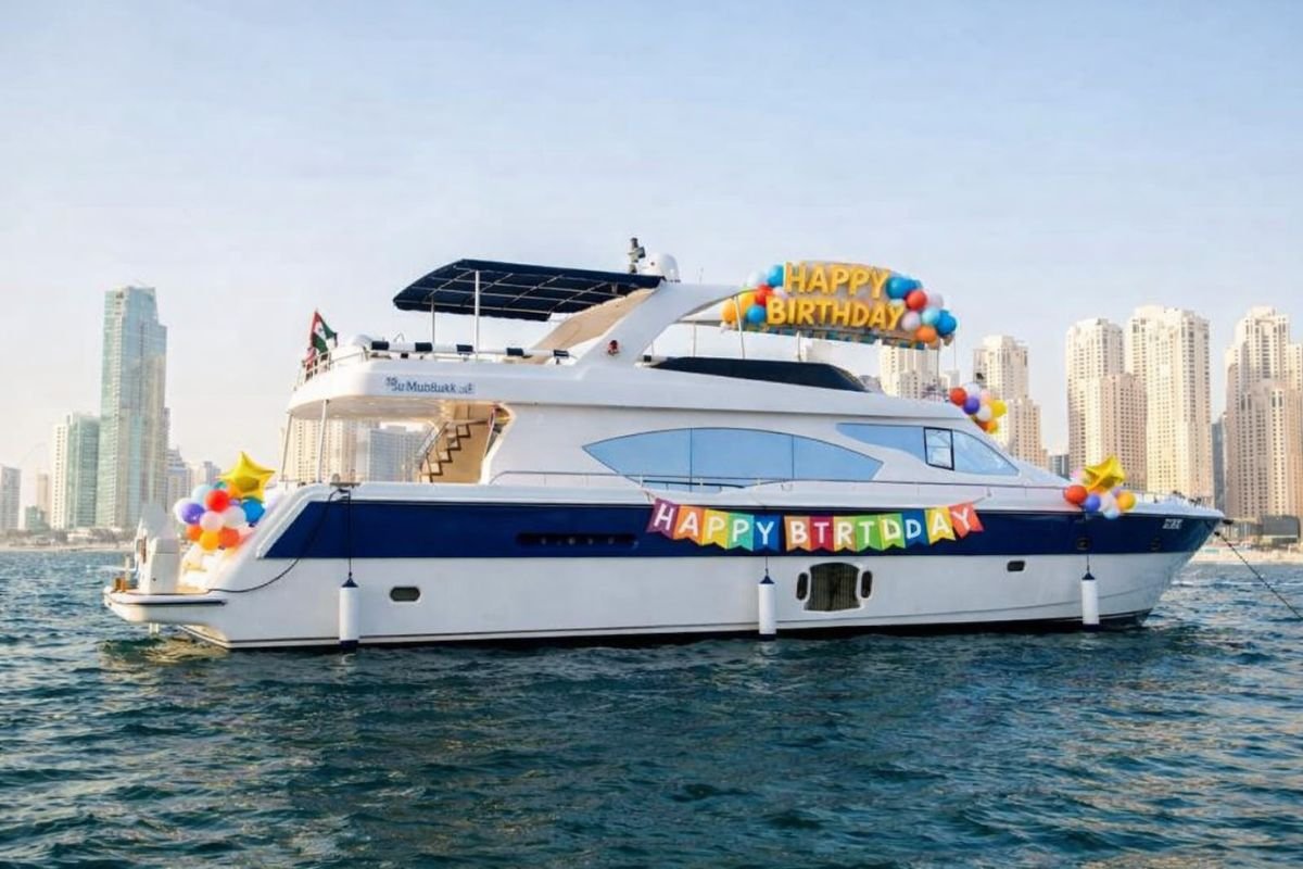 90 ft Bu Mubarak Yacht Birthday Dubai Dining