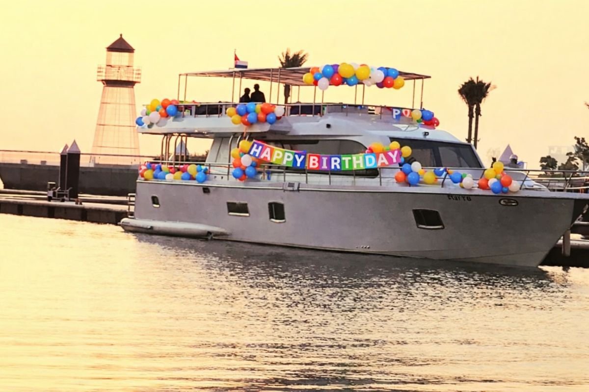 Venus Yacht Birthday Dubai Marina Decor