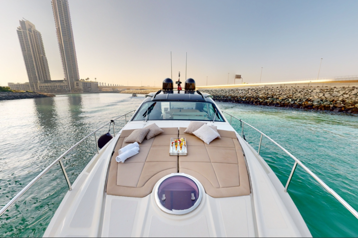 Pershing 5X Exterior