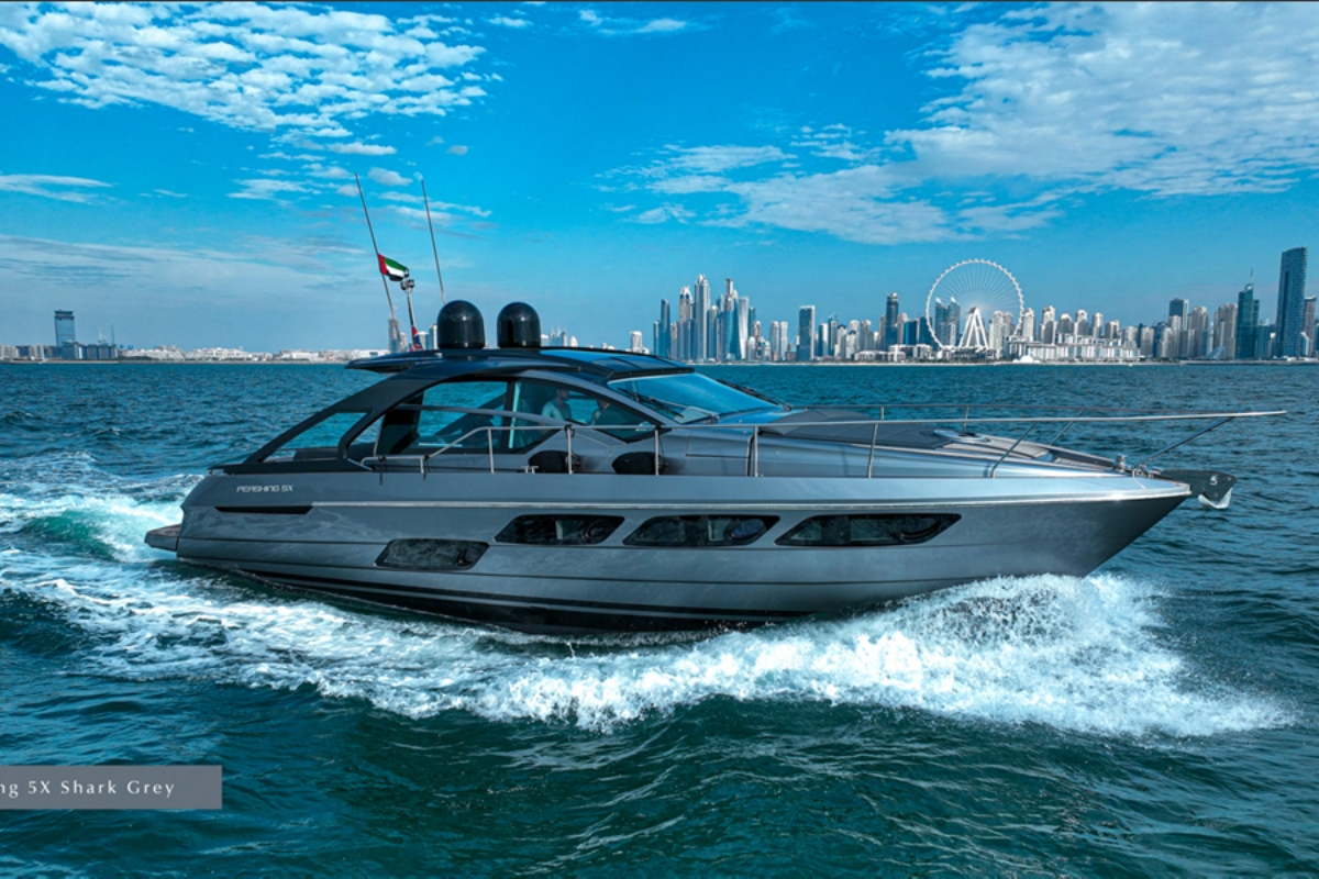 Pershing 5X Shark Deck