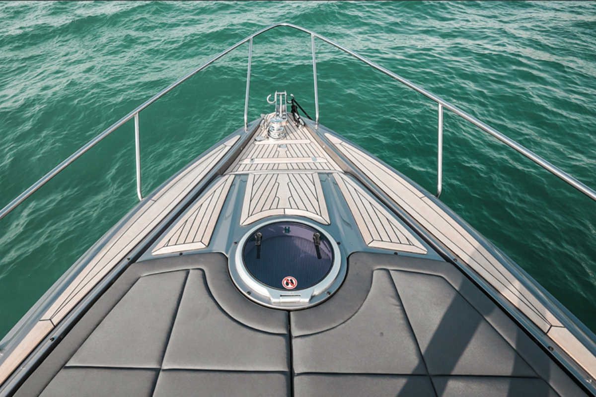 Pershing 5X Shark Deck