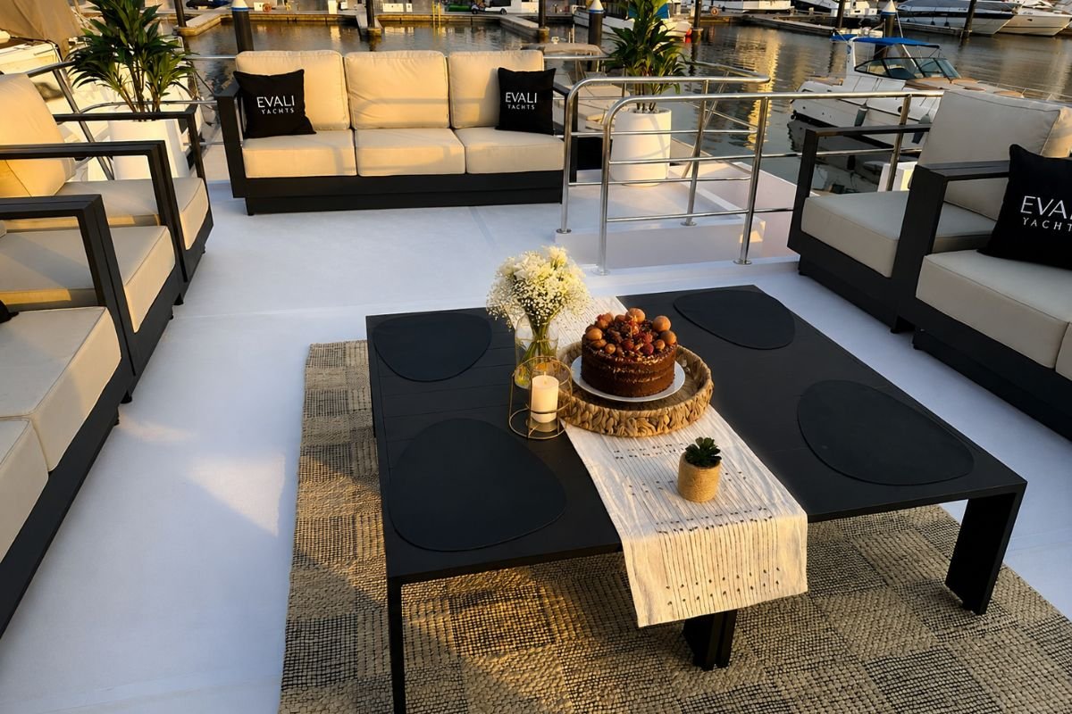 50 FT Evali House Boat Dining Deck