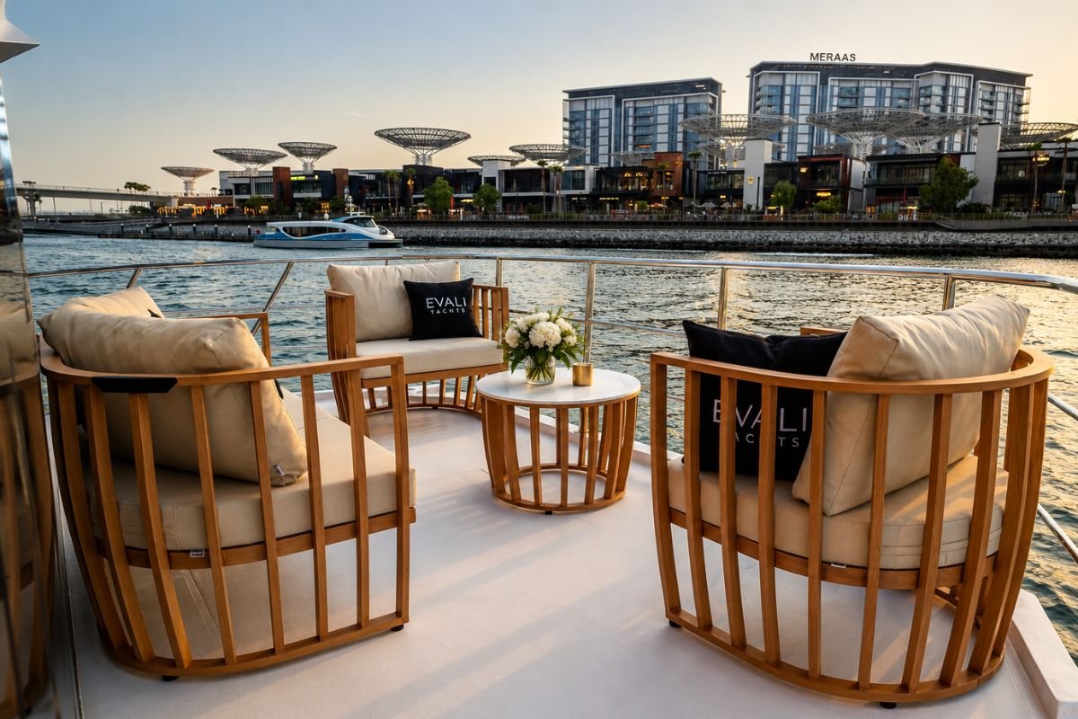 50 FT Evali House Boat Lounge Area